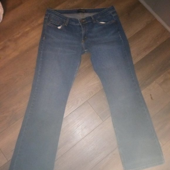 Levis Jeans - Picture 2 of 4